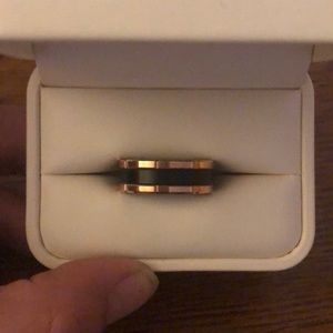 Men’s wedding ring